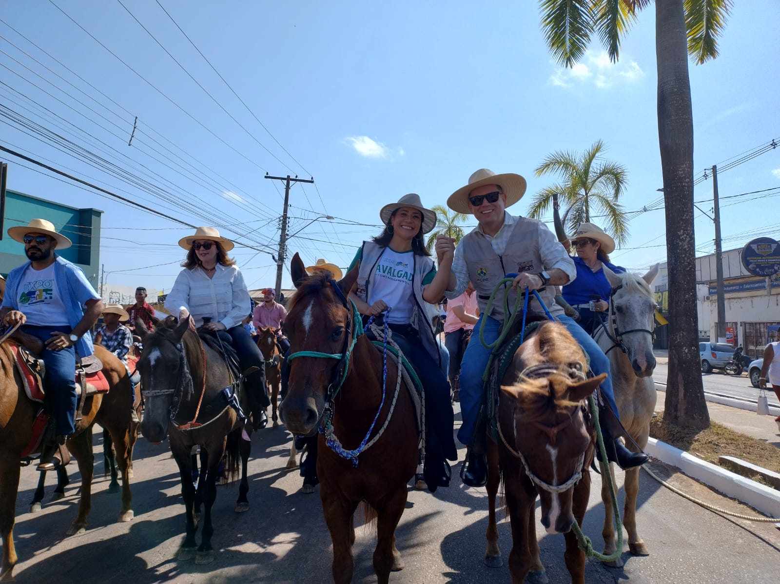 Sem muita empolgação, cavalgada 2023 teve duas novidades: desfile de caminhonetes e um trio elétrico